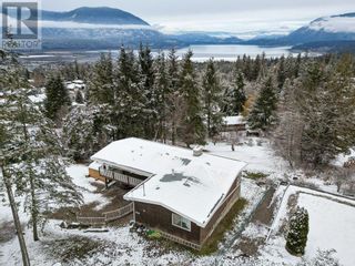 Photo 1: 1741 12 Avenue SE in Salmon Arm: House for sale : MLS®# 10303914