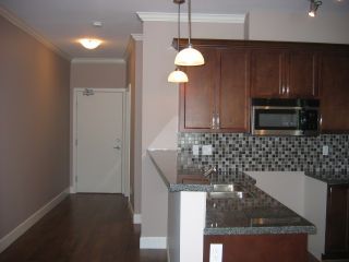 Photo 3: 300 - 15268 18th Ave in Surrey: King George Corridor Condo for sale (South Surrey White Rock)  : MLS®# F2900237