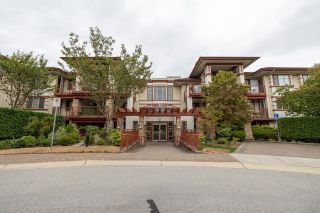 Photo 1: 205 16433 64 Avenue in Surrey: Cloverdale BC Condo for sale in "St. Andrews" (Cloverdale)  : MLS®# R2725967