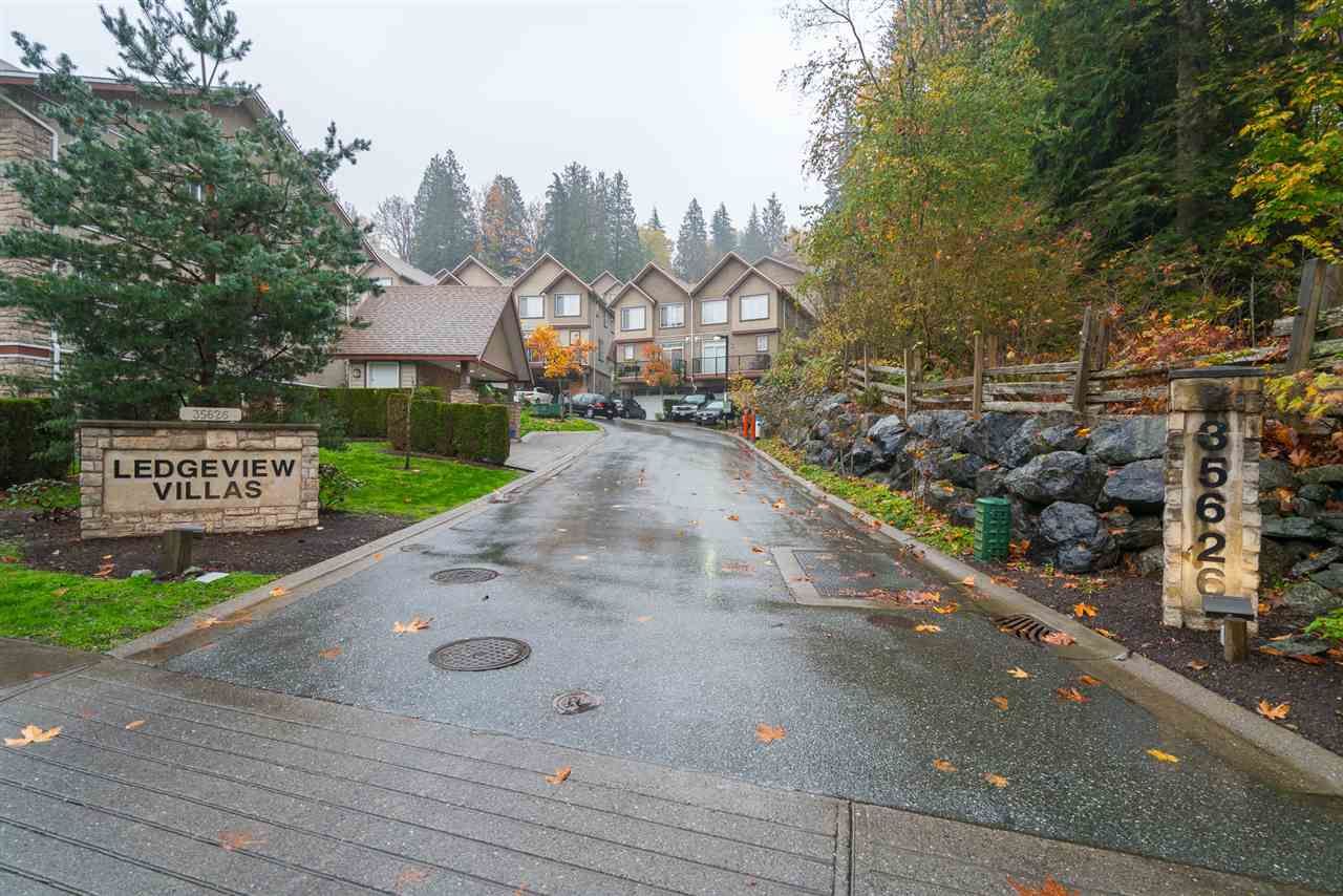 Main Photo: 24 35626 MCKEE Road in Abbotsford: Abbotsford East Townhouse for sale in "Ledgeview Villas" : MLS®# R2318750