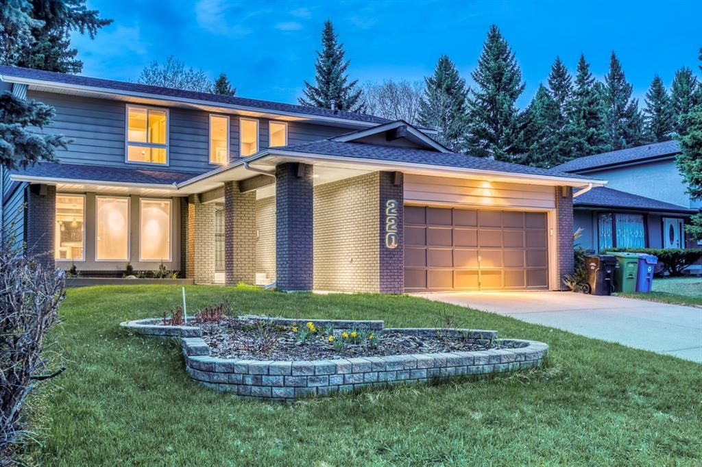Main Photo: 220 Pump Hill Crescent SW in Calgary: Pump Hill Detached for sale : MLS®# A1214703