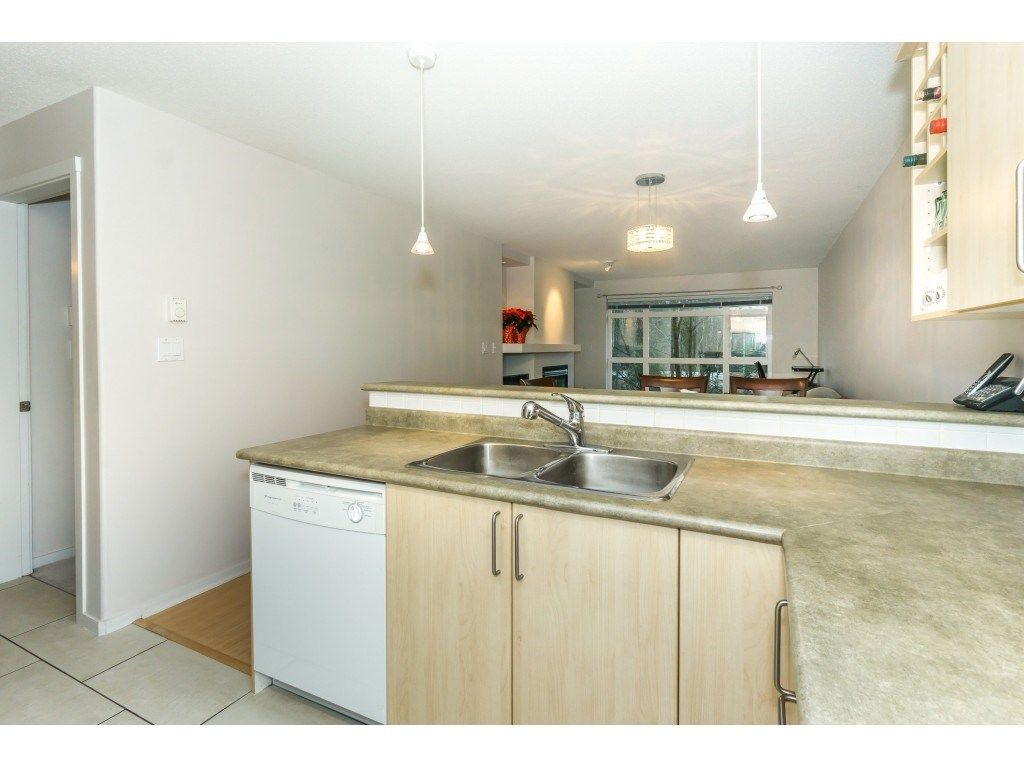 Photo 5: Photos: 211 3142 ST JOHNS Street in Port Moody: Port Moody Centre Condo for sale in "SONRISA" : MLS®# R2432419