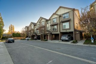Photo 1: 17 33860 MARSHALL Road in Abbotsford: Central Abbotsford Townhouse for sale in "Marshall Mews" : MLS®# R2738870