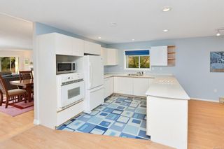 Photo 11: 881 Brentwood Hts in Central Saanich: CS Brentwood Bay House for sale : MLS®# 887235