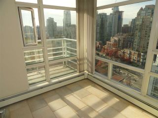 Photo 11: 2206 1199 MARINASIDE Crescent in Vancouver: Yaletown Condo for sale in "AQUARIUS ONE" (Vancouver West)  : MLS®# R2116053