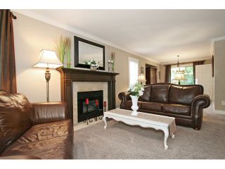 Photo 3: 21510 83B Avenue in Langley: Walnut Grove House for sale in "Forest Hills" : MLS®# F1442407