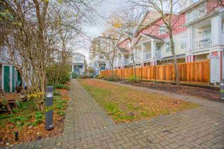Photo 19: 10 123 SEVENTH Street in New Westminster: Uptown NW Townhouse for sale in "ROYAL CITY TERRACE" : MLS®# R2223388