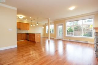 Photo 5: 17 1880 Laval Ave in VICTORIA: SE Gordon Head Row/Townhouse for sale (Saanich East)  : MLS®# 826384