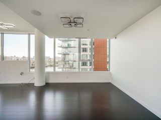 Photo 11: 800 9 SMITHE Mews in Vancouver: Yaletown Condo for sale in "THE VILLAS AT COOPERS LOOKOUT" (Vancouver West)  : MLS®# R2691823