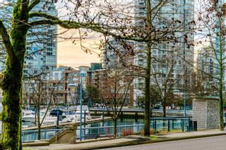 Photo 29: 1039 MARINASIDE Crescent in Vancouver: Yaletown Townhouse for sale in "QUAYWEST" (Vancouver West)  : MLS®# R2757299