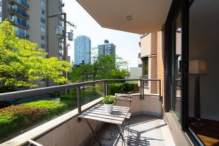 Photo 11: 406 1950 ROBSON Street in Vancouver: West End VW Condo for sale in "The Chatsworth" (Vancouver West)  : MLS®# R2782445