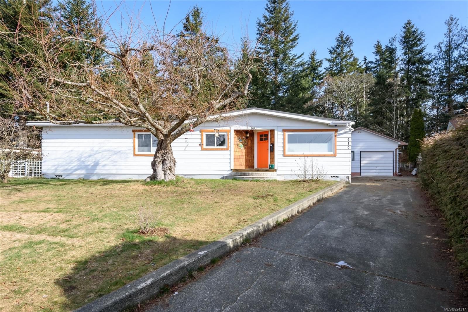 Main Photo: 610 Nechako Ave in Courtenay: CV Courtenay East Manufactured Home for sale (Comox Valley)  : MLS®# 924317