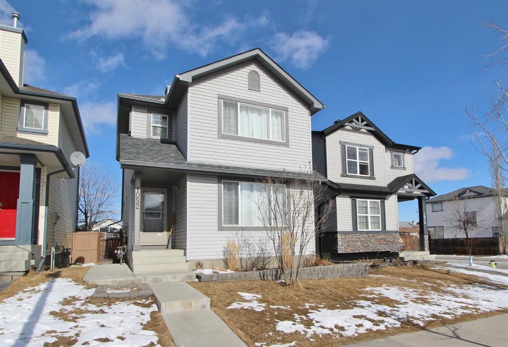 Main Photo: 1052 Everridge Drive SW in Calgary: Evergreen Detached for sale : MLS®# A1191851