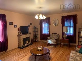 Photo 4: 30 W Victoria Street in Amherst: 101-Amherst,Brookdale,Warren Residential for sale (Northern Region)  : MLS®# 202127486