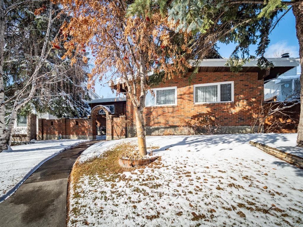 Main Photo: 6411 70 Street NW in Calgary: Silver Springs Detached for sale : MLS®# A1086584