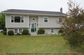 Photo 1: 68 SUNSET Drive in Kingston: 404-Kings County Residential for sale (Annapolis Valley)  : MLS®# 202107397