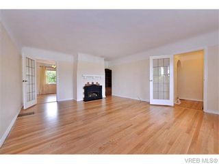 Photo 2: 936 Monterey Ave in VICTORIA: OB South Oak Bay House for sale (Oak Bay)  : MLS®# 743095
