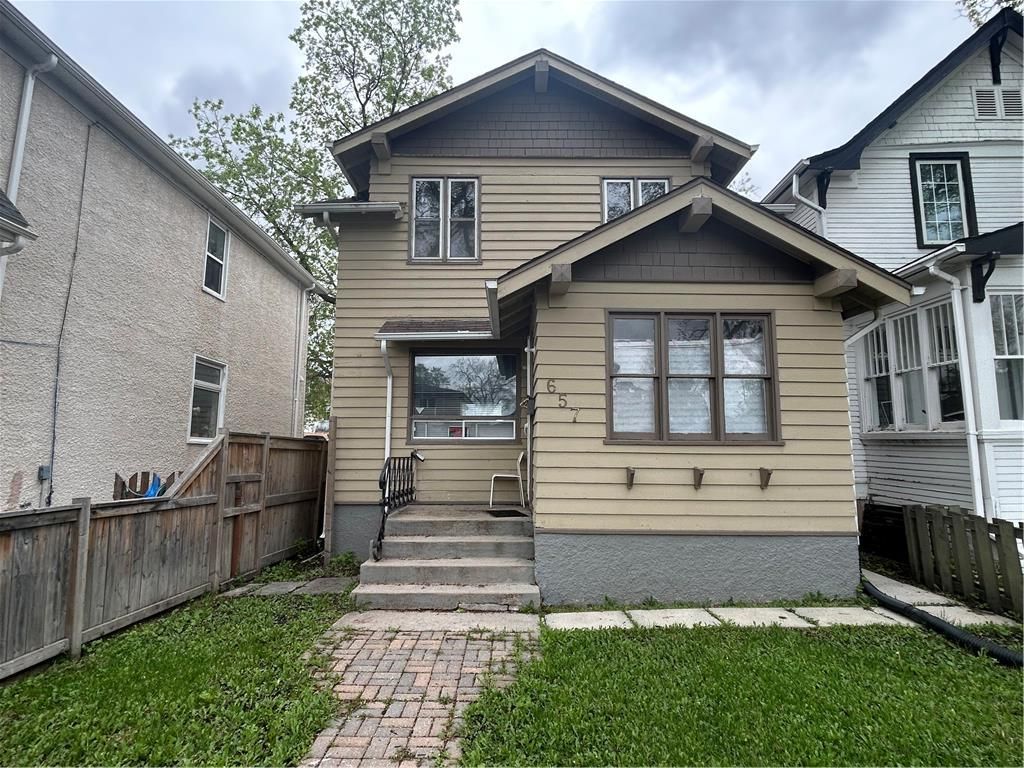 Main Photo: 657 Lipton Street in Winnipeg: Sargent Park Residential for sale (5C)  : MLS®# 202313892