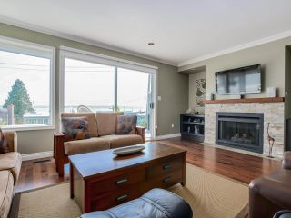 Photo 7: 2322 MARINE Drive in West Vancouver: Dundarave 1/2 Duplex for sale : MLS®# R2074958