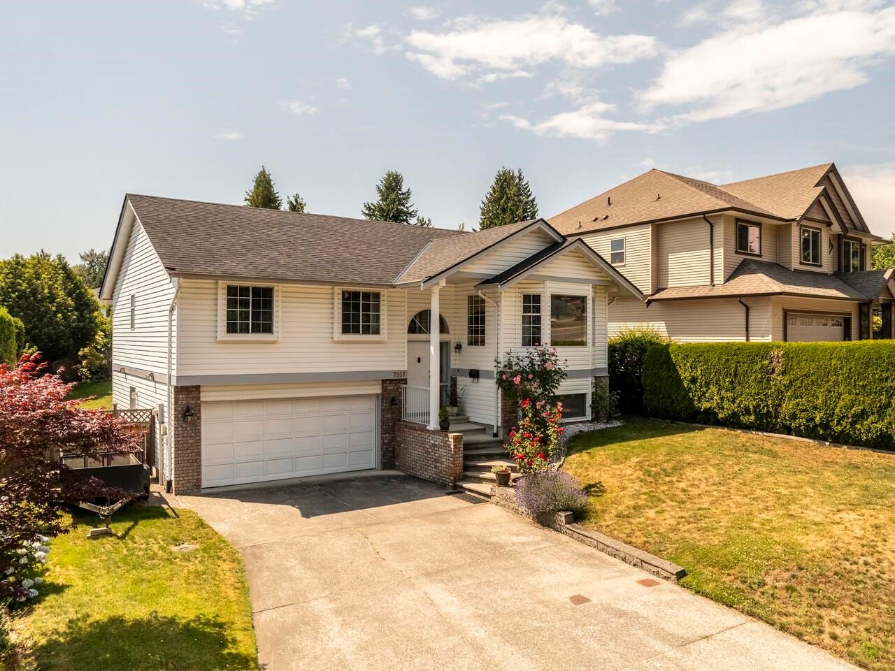 Main Photo: 7957 GRAND Street in Mission: Mission BC House for sale : MLS®# R2793500