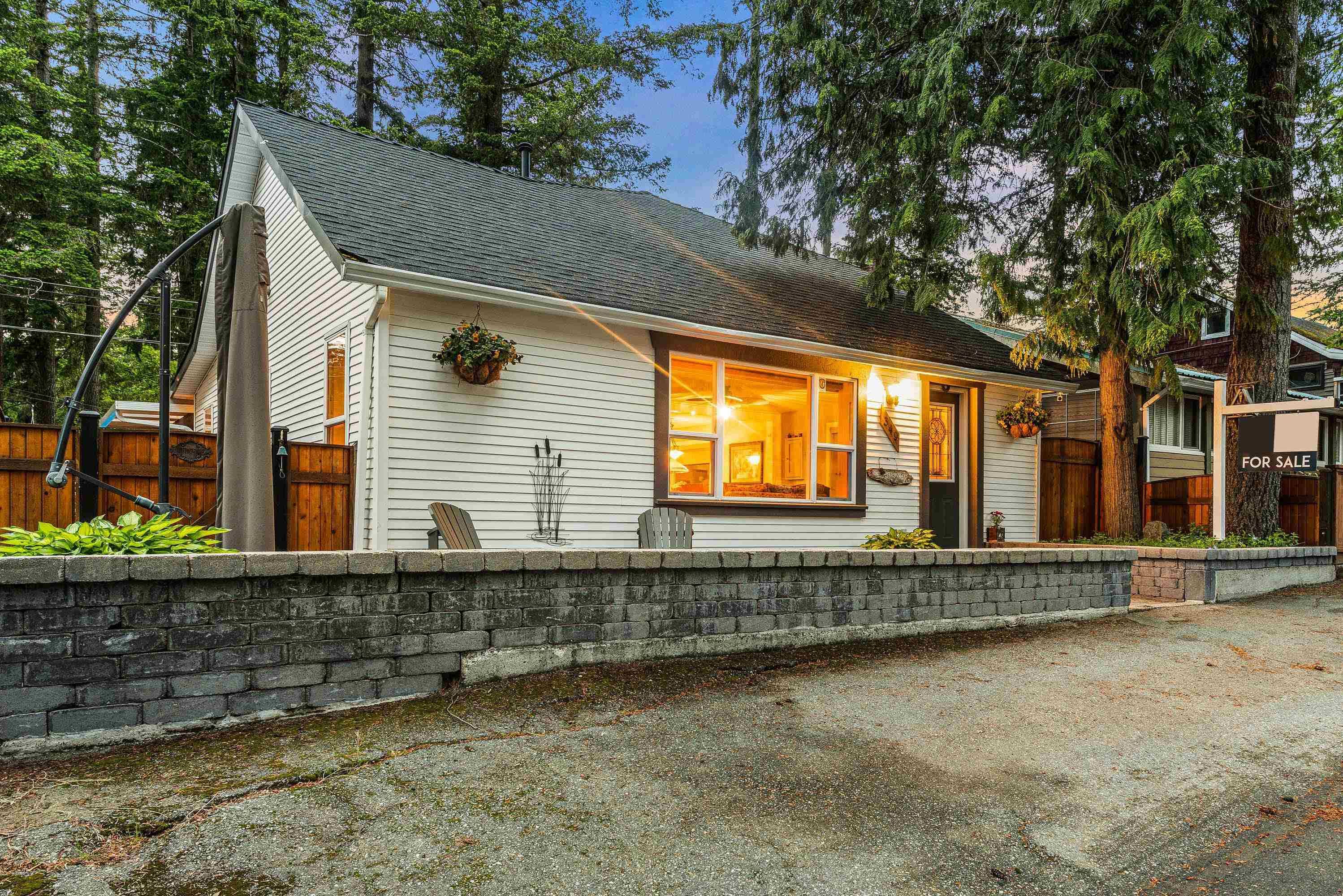 Main Photo: 349 PINE Street: Cultus Lake House for sale : MLS®# R2696049