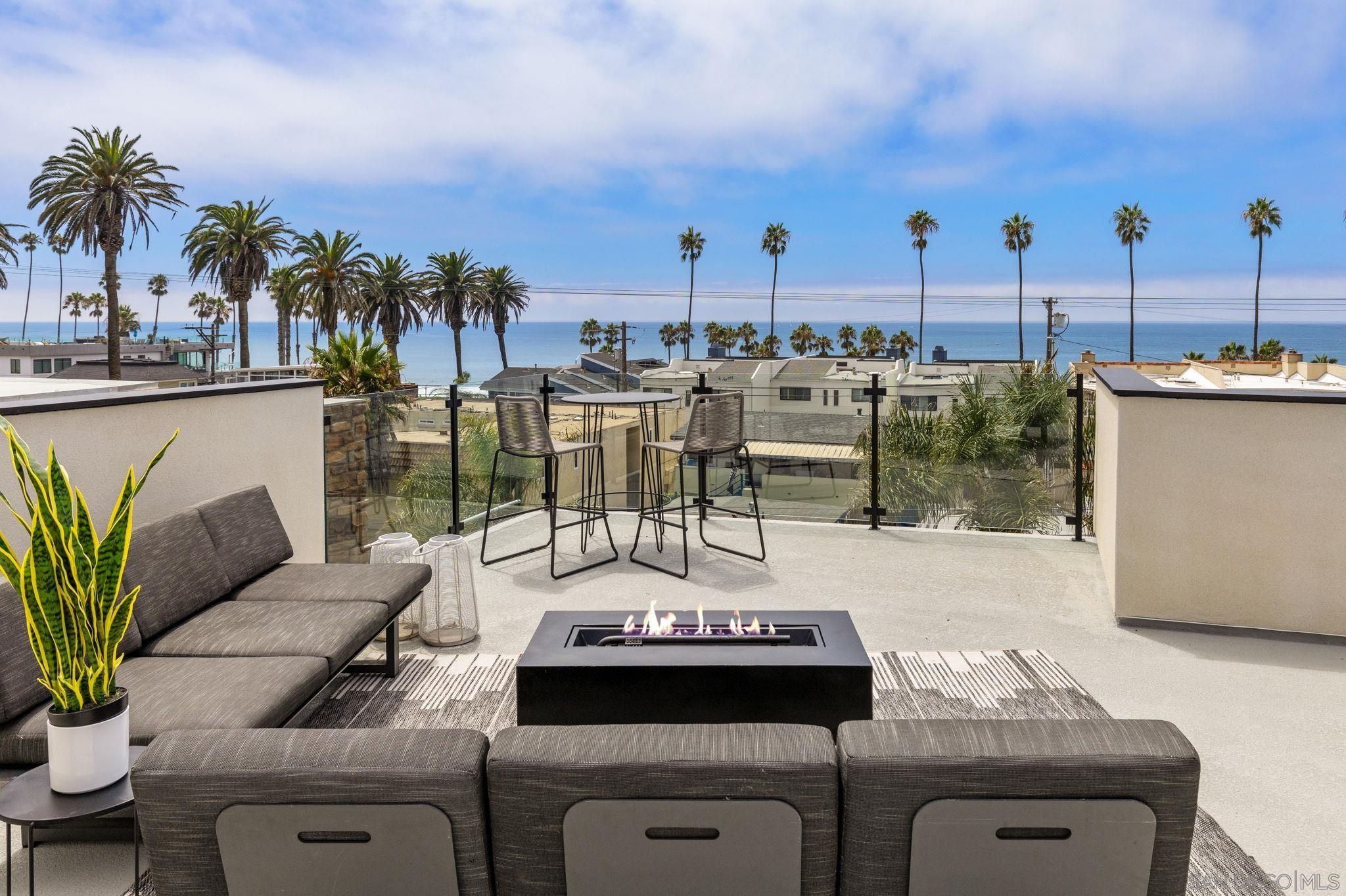 Main Photo: OCEANSIDE Condo for sale : 3 bedrooms : 146 S Myers St #2