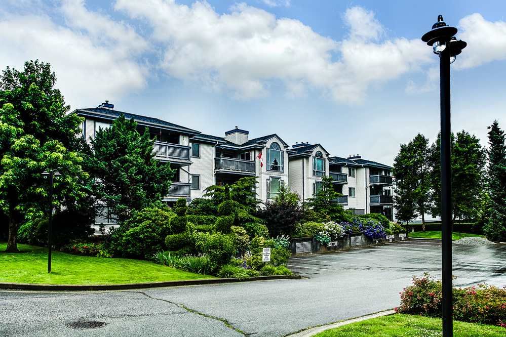 Main Photo: 305 19121 FORD Road in Pitt Meadows: Central Meadows Condo for sale in "Edgeford Manor" : MLS®# R2288007