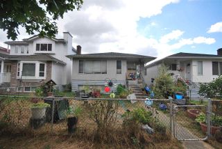 Photo 2: 2182 E 46TH Avenue in Vancouver: Killarney VE House for sale (Vancouver East)  : MLS®# R2106447