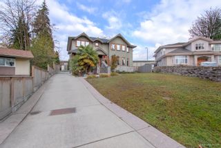 Photo 4: 3327 LAKEDALE Avenue in Burnaby: Government Road House for sale in "Government Road Area" (Burnaby North)  : MLS®# R2322333