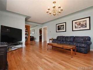 Photo 3: 833 Wollaston St in VICTORIA: Es Old Esquimalt House for sale (Esquimalt)  : MLS®# 739160