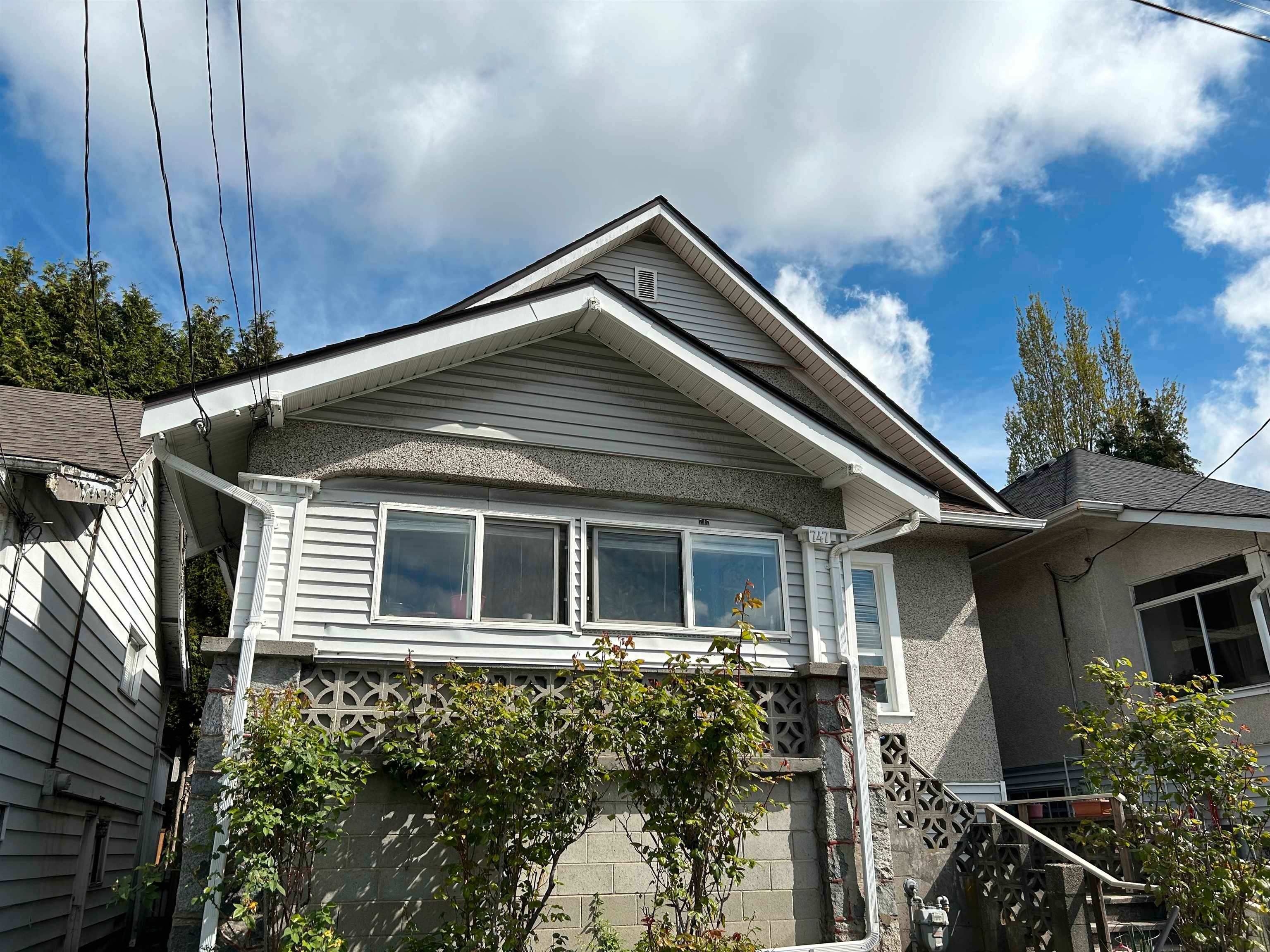 Main Photo: 747 E KING EDWARD Avenue in Vancouver: Fraser VE House for sale (Vancouver East)  : MLS®# R2776195