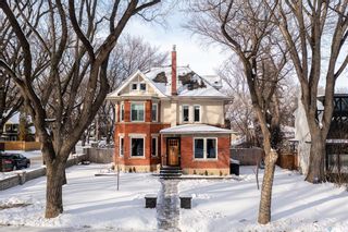 Photo 1: 109 Poplar Crescent in Saskatoon: Nutana Residential for sale : MLS®# SK956931