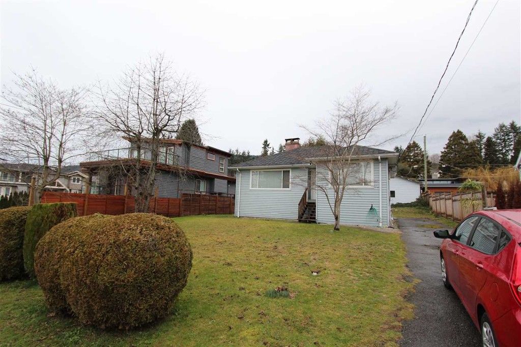 Main Photo: 1085 Kings Ave in West Vancouver: Ambleside House for sale : MLS®# R2033802