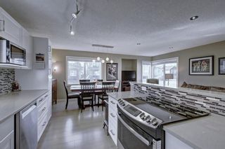 Photo 7: 63 WOODBOROUGH Crescent SW in Calgary: Woodbine Detached for sale : MLS®# C4275508