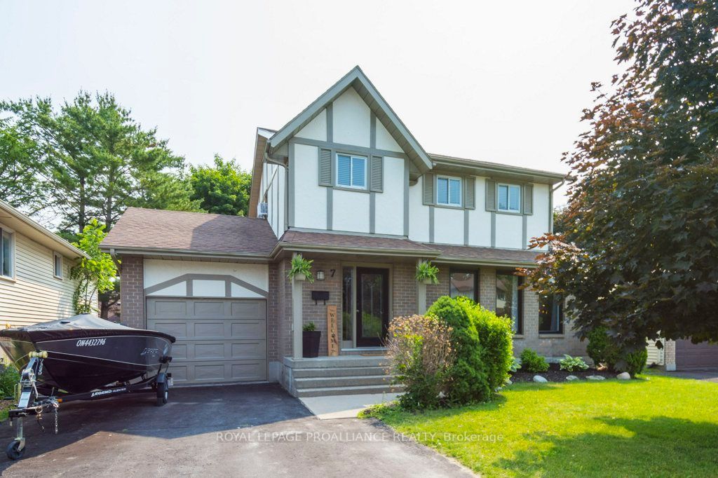 Main Photo: 7 Farley Crescent in Quinte West: House (2-Storey) for sale : MLS®# X7011850