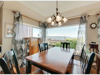 Photo 4: 15570 VICTORIA Avenue: White Rock House for sale in "East Beach - White Rock" (South Surrey White Rock)  : MLS®# F1319657