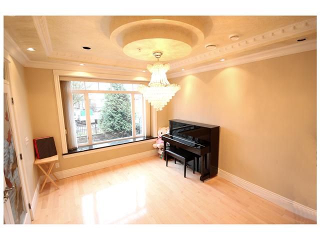 Photo 4: Photos: 3975 GLENDALE Street in Vancouver: Renfrew Heights House for sale (Vancouver East)  : MLS®# V922471