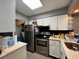 Photo 2: 402 1833 FRANCES Street in Vancouver: Hastings Condo for sale in "PANORAMA GARDENS" (Vancouver East)  : MLS®# R2786426