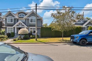 Photo 2: 2285 KAMLOOPS Street in Vancouver: Renfrew VE House for sale (Vancouver East)  : MLS®# R2816691