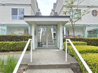 Photo 2: 8 2711 E KENT AVENUE NORTH in Vancouver: South Marine Townhouse for sale in "Riverside Gardens" (Vancouver East)  : MLS®# R2850635