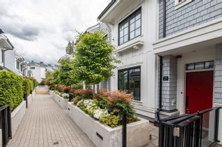 Photo 2: 21 1133 RIDGEWOOD Drive in North Vancouver: Edgemont Townhouse for sale in "Edgemont Walk" : MLS®# R2699088