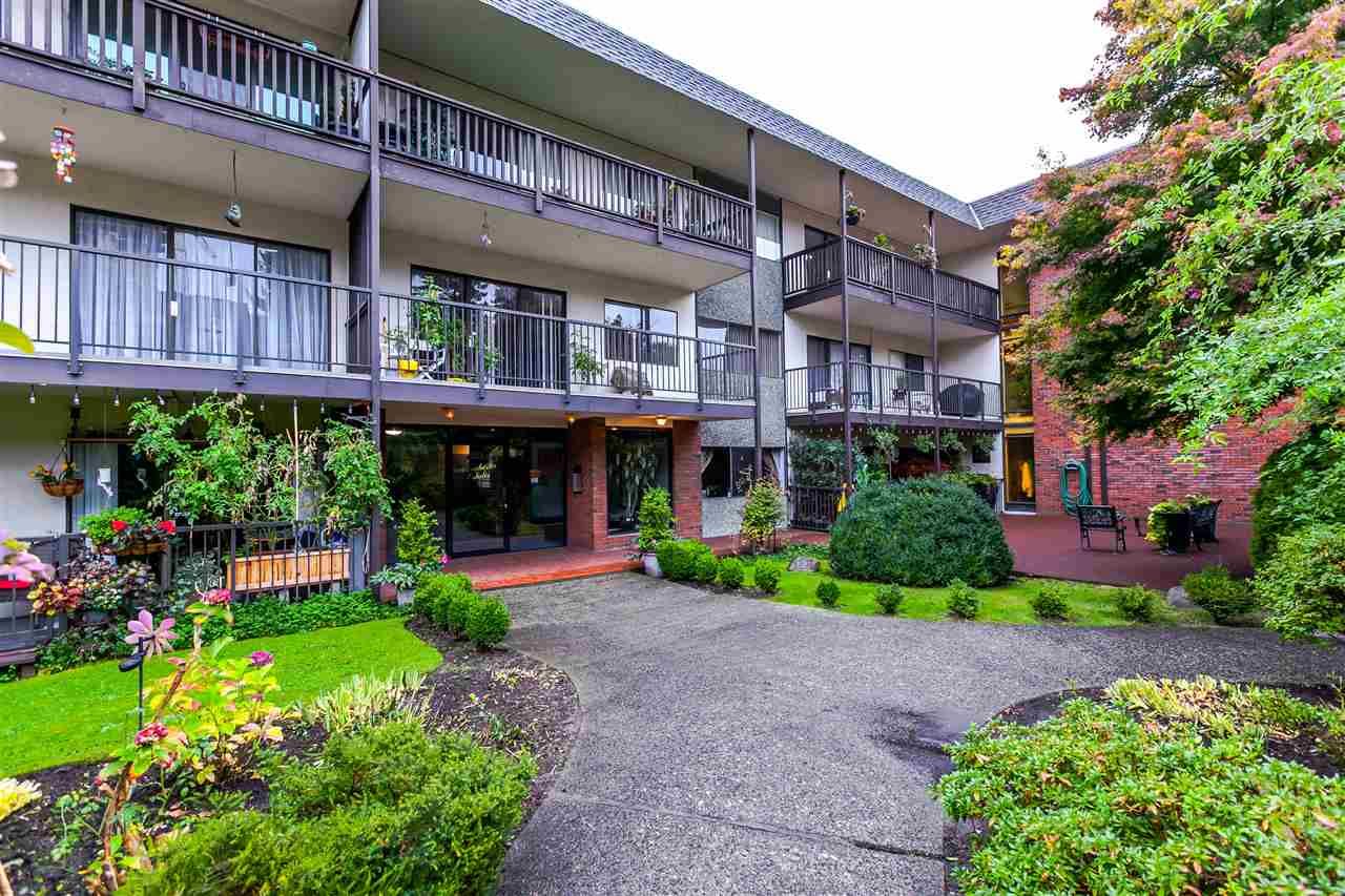 Main Photo: 206 155 E 5TH Street in North Vancouver: Lower Lonsdale Condo for sale in "Winchester Estates" : MLS®# R2215046