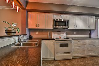 Photo 9: 5 22411 124 Avenue in Maple Ridge: East Central Townhouse for sale in "CREEKSIDE VILLAGE" : MLS®# R2213357