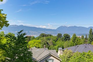 Photo 2: 4095 CROWN Crescent in Vancouver: Point Grey House for sale (Vancouver West)  : MLS®# R2850224