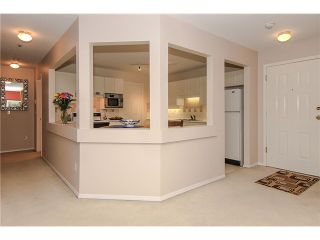 Photo 9: 207 5419 201A Street in Langley: Langley City Condo for sale in "Vista Gardens" : MLS®# F1401974