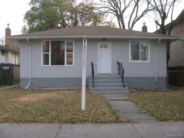 Main Photo: 704 Talbot Avenue in WINNIPEG: East Kildonan Single Family Detached for sale (North East Winnipeg)  : MLS®# 1323855