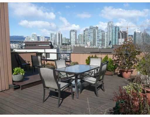 Main Photo: 1083 SCANTLINGS BB in Vancouver: False Creek Townhouse for sale in "MARINE MEWS" (Vancouver West)  : MLS®# V759244