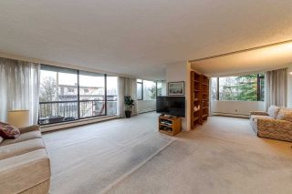 Photo 4: 303 2445 W 3RD Avenue in Vancouver: Kitsilano Condo for sale in "CARRIAGE HOUSE" (Vancouver West)  : MLS®# R2420207