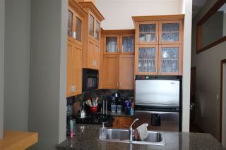 Photo 2: 709 10 RENAISSANCE Square in New Westminster: Quay Condo for sale in "MURANO LOFTS/QUAY" : MLS®# R2380774