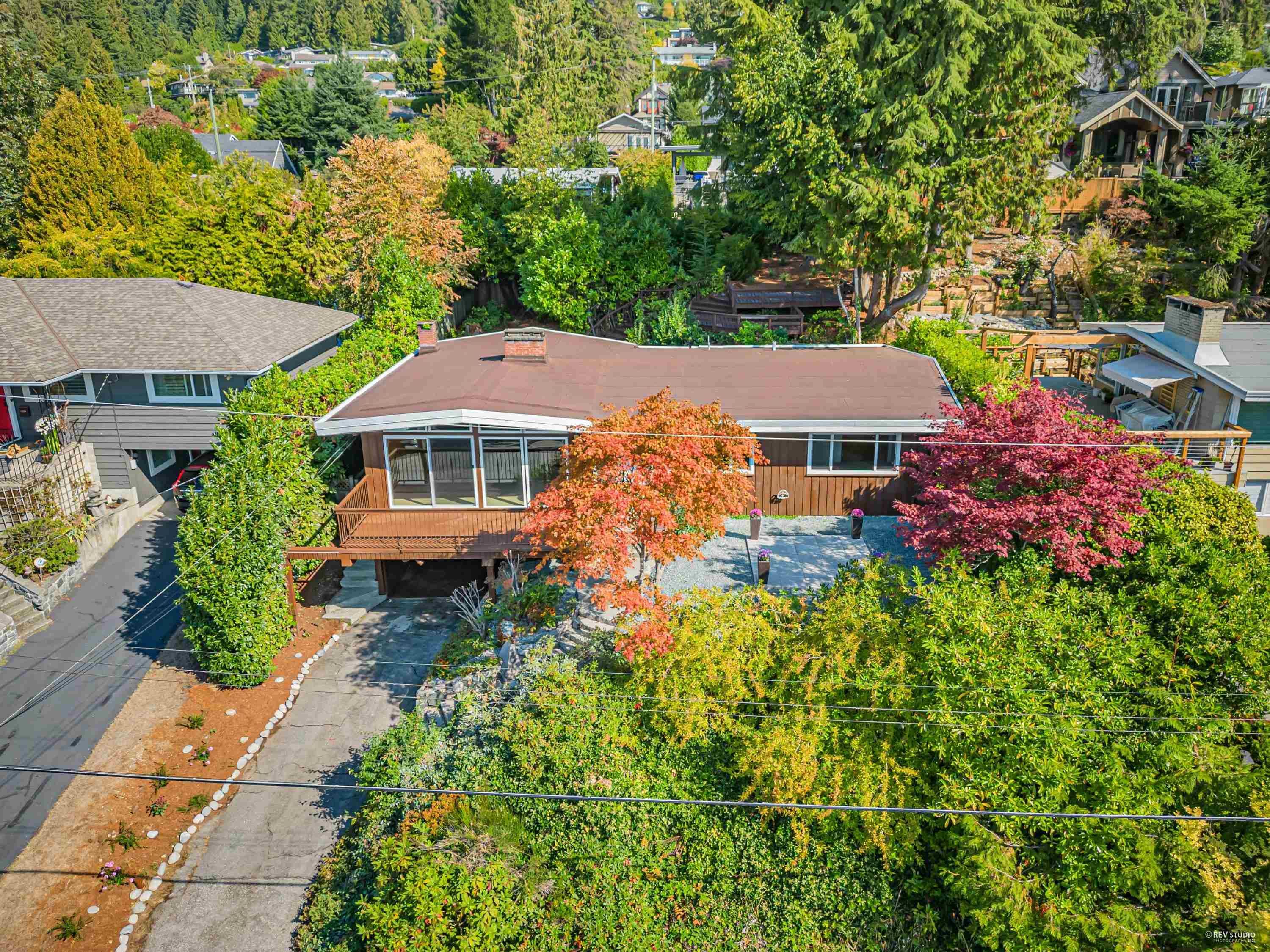 734  CRYSTAL Court, North Vancouver